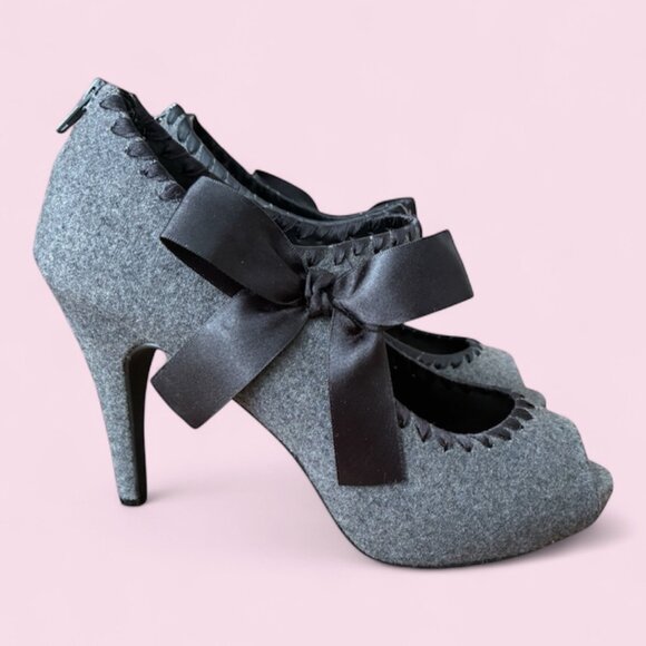Velvet Heart Heels - Size 8.5 - Picture 1 of 4
